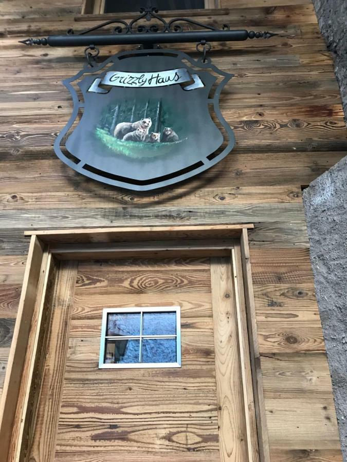 Grizzly Haus & Frosch Restaurant - Teritoria Bed & Breakfast Varena Exterior photo